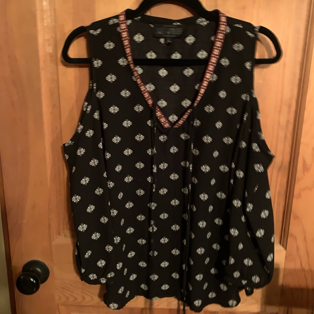 Sweet Wanderer Black and White Sleeveless Tank Top